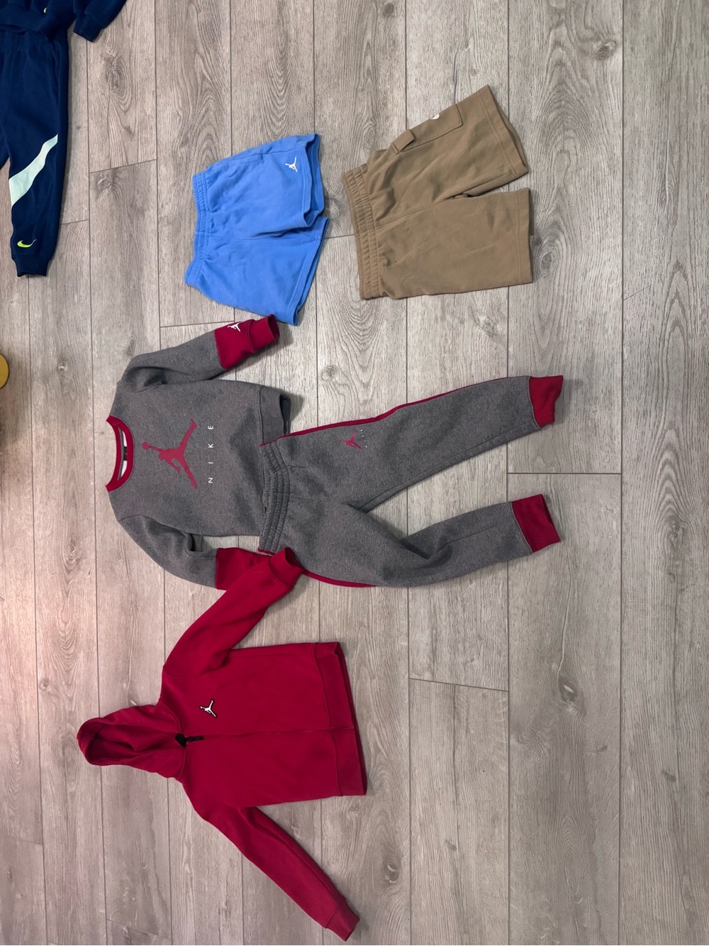 Jordan Kids' Gray & Red Fleece Jogger Set, Red Jordan hoodie, shorts size 6